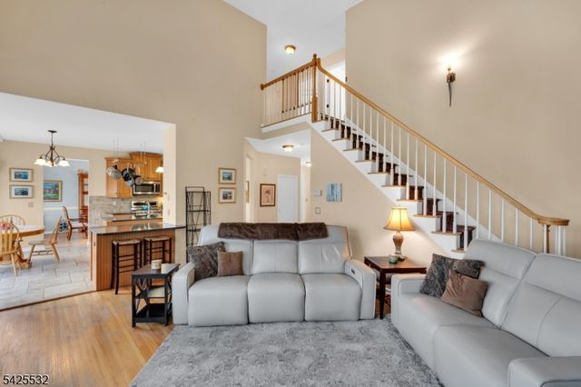 6 Ridge Rd, Frenchtown Boro, NJ 08825