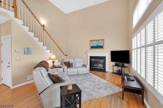 6 Ridge Rd, Frenchtown Boro, NJ 08825