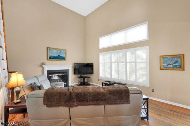 6 Ridge Rd, Frenchtown Boro, NJ 08825