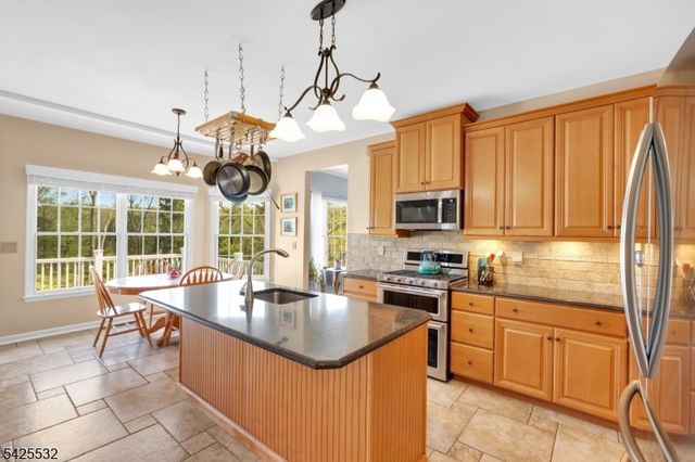 6 Ridge Rd, Frenchtown Boro, NJ 08825