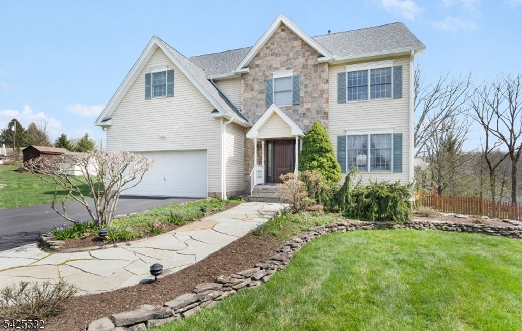 6 Ridge Rd, Frenchtown Boro, NJ 08825