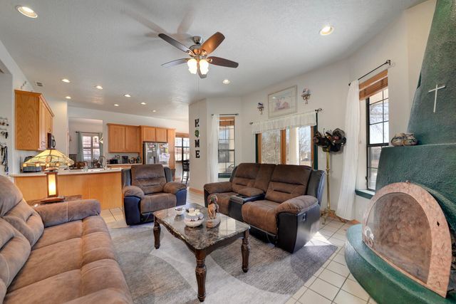 3058 Ashkirk Loop SE, Rio Rancho, NM 87124