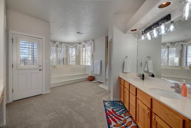 3058 Ashkirk Loop SE, Rio Rancho, NM 87124