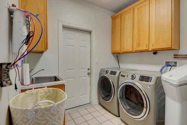 3058 Ashkirk Loop SE, Rio Rancho, NM 87124