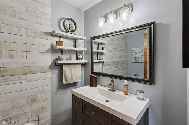 730 Mckee Trail, Hinckley, OH 44233