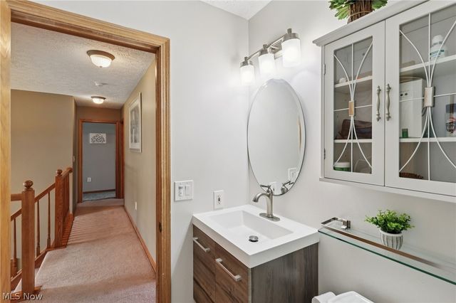 730 Mckee Trail, Hinckley, OH 44233