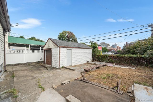 150-44 87th Road, Briarwood, NY 11432