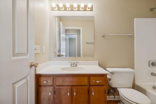 3221 Dockside Dr, Hermitage, TN 37076