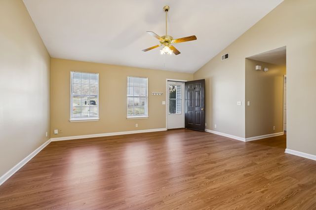 3221 Dockside Dr, Hermitage, TN 37076