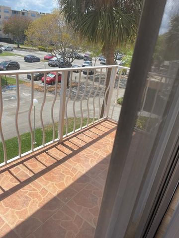 480 EXECUTIVE CENTER Drive 3H, West Palm Beach, FL 33401