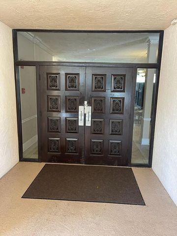 480 EXECUTIVE CENTER Drive 3H, West Palm Beach, FL 33401