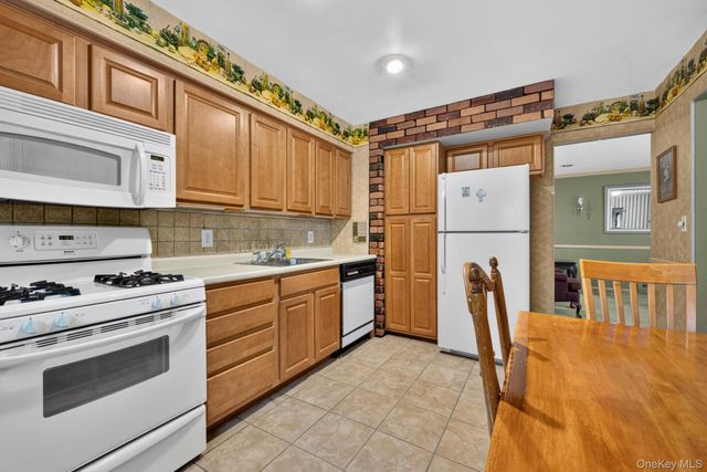 174 Beaver Drive, Mastic Beach, NY 11951