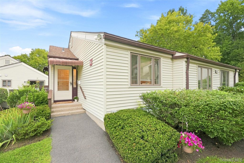43 Jefferson Oval A, Yorktown Heights, NY 10598 — photo 3