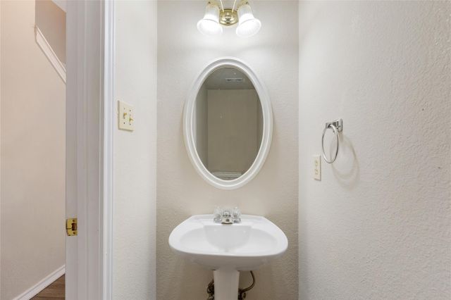 1717 Parkfield CV, Round Rock, TX 78664