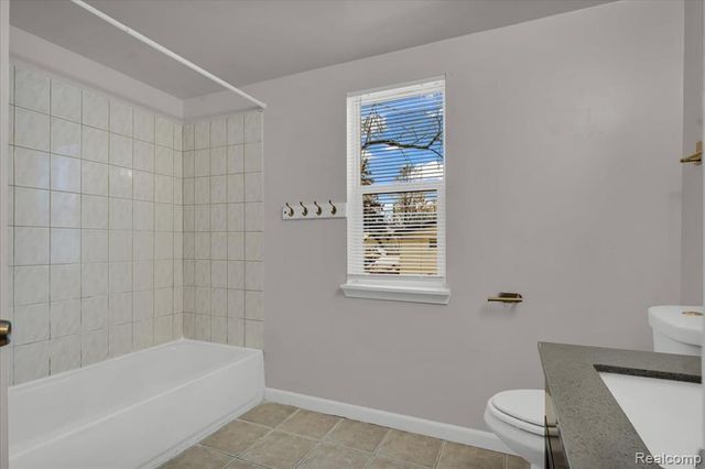 8268 Hudson Avenue, Warren, MI 48089