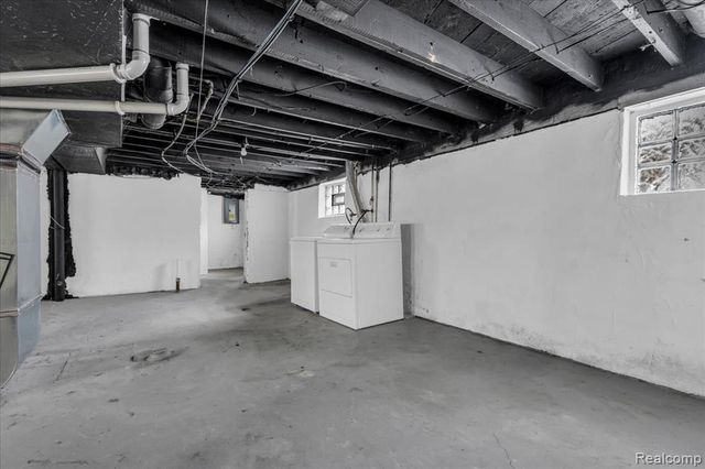 8268 Hudson Avenue, Warren, MI 48089