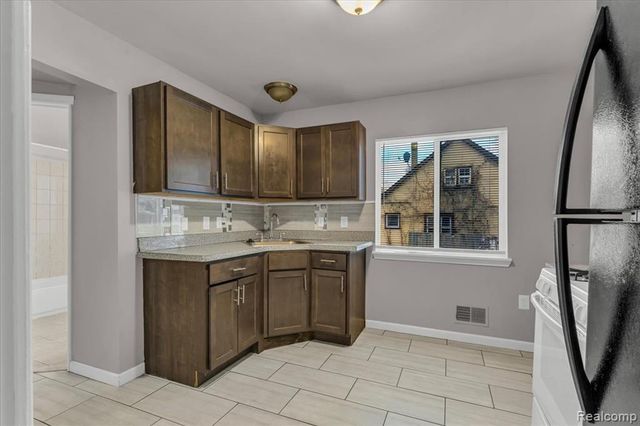 8268 Hudson Avenue, Warren, MI 48089