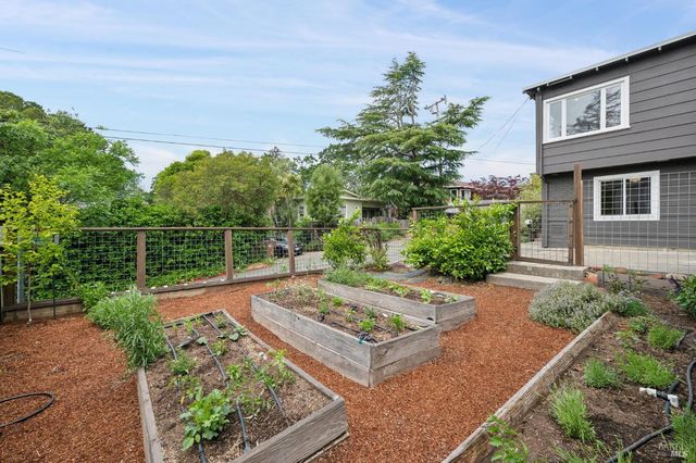 27 Sierra Ave, San Anselmo, CA 94960