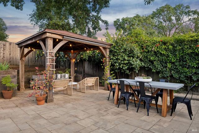 27 Sierra Ave, San Anselmo, CA 94960