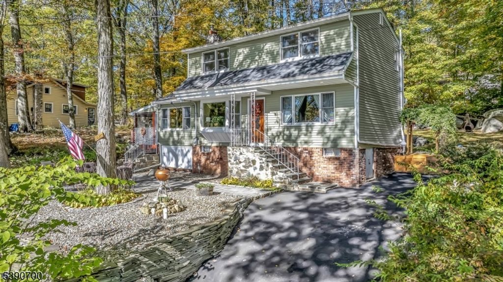 51 Lakeside Dr, Vernon Twp., NJ 07422