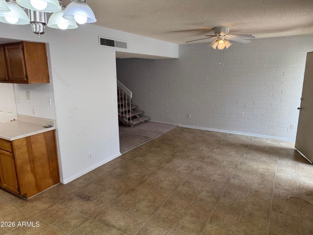 1816 W TUCKEY Lane 9, Phoenix, AZ 85015