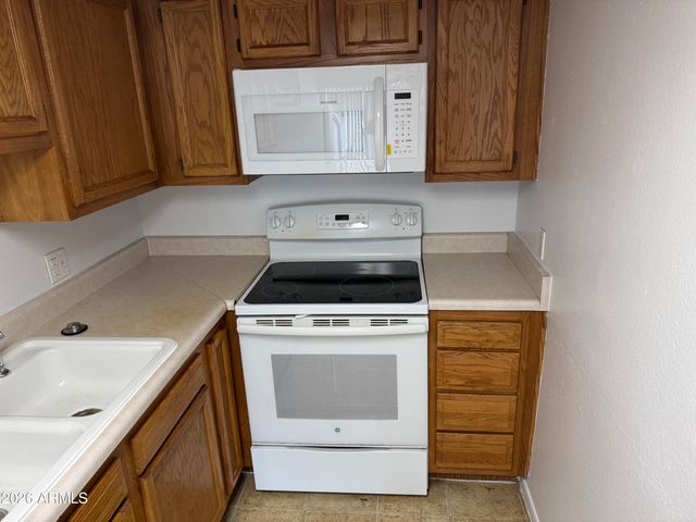 1816 W TUCKEY Lane 9, Phoenix, AZ 85015