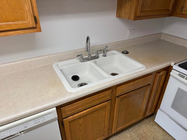 1816 W TUCKEY Lane 9, Phoenix, AZ 85015