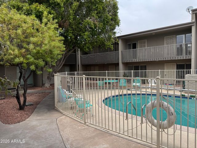 1816 W TUCKEY Lane 9, Phoenix, AZ 85015