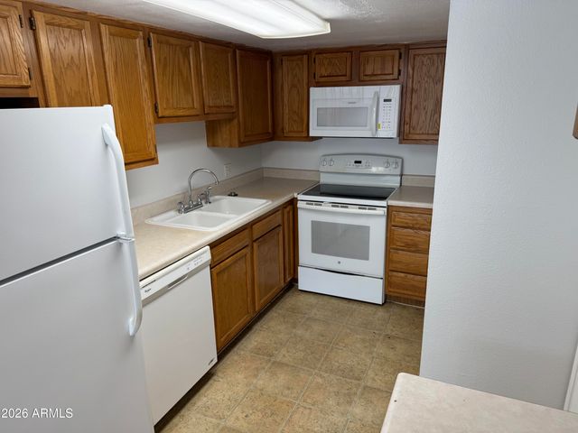 1816 W TUCKEY Lane 9, Phoenix, AZ 85015