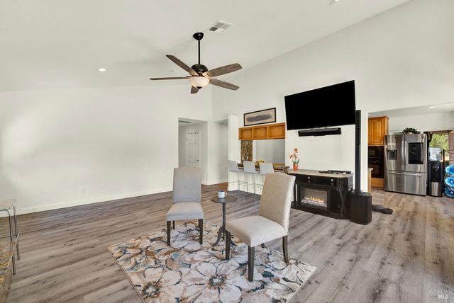7630 Acacia Ln, Vacaville, CA 95688