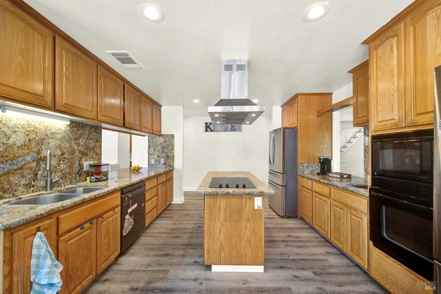 7630 Acacia Ln, Vacaville, CA 95688