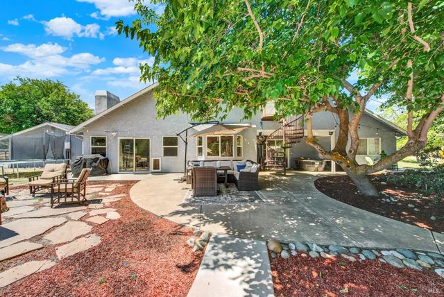 7630 Acacia Ln, Vacaville, CA 95688