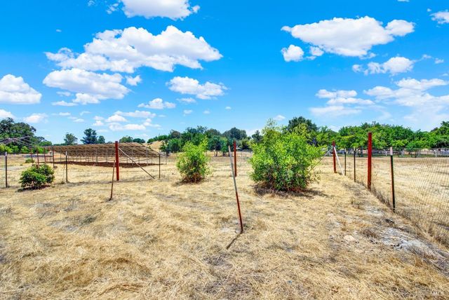 7630 Acacia Ln, Vacaville, CA 95688