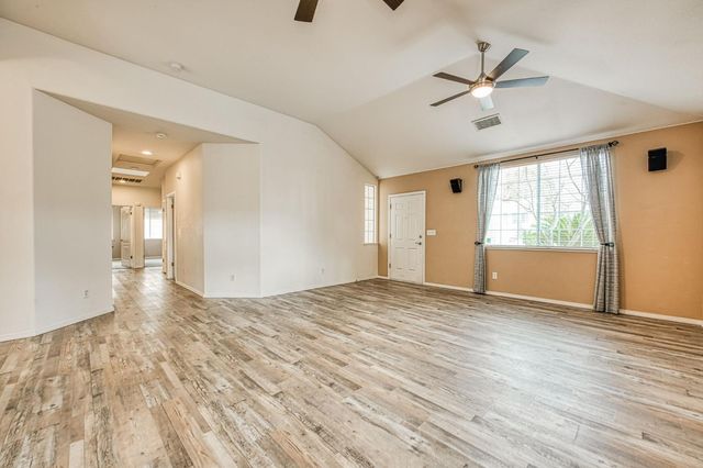 2480 Alamos Avenue, Clovis, CA 93611