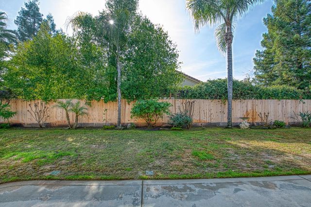 2480 Alamos Avenue, Clovis, CA 93611