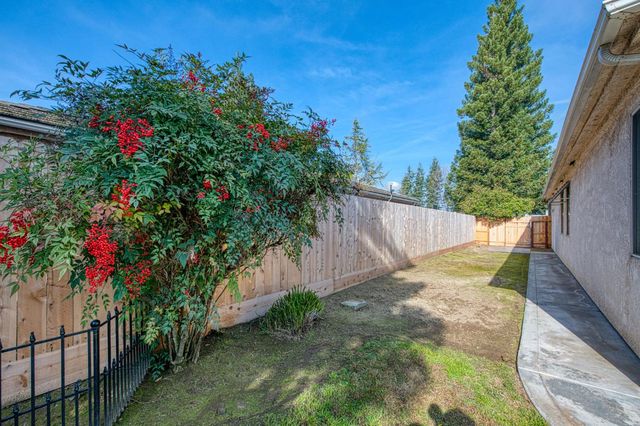 2480 Alamos Avenue, Clovis, CA 93611