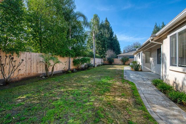 2480 Alamos Avenue, Clovis, CA 93611