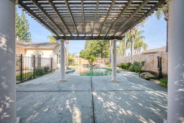 2480 Alamos Avenue, Clovis, CA 93611