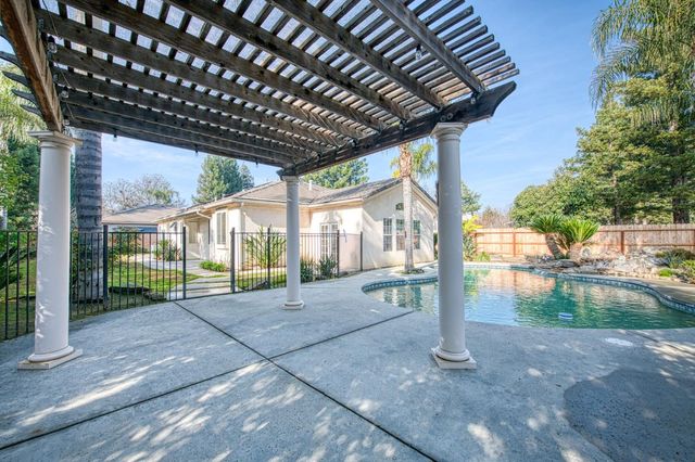 2480 Alamos Avenue, Clovis, CA 93611