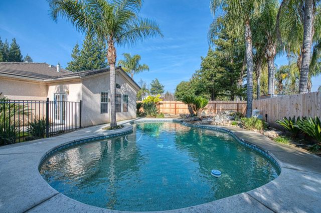 2480 Alamos Avenue, Clovis, CA 93611