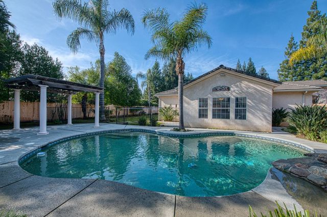 2480 Alamos Avenue, Clovis, CA 93611