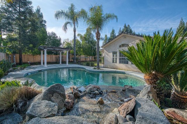 2480 Alamos Avenue, Clovis, CA 93611