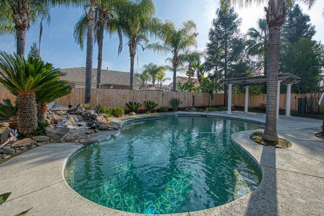 2480 Alamos Avenue, Clovis, CA 93611