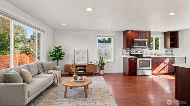 470 Grandey Way NE, Renton, WA 98056