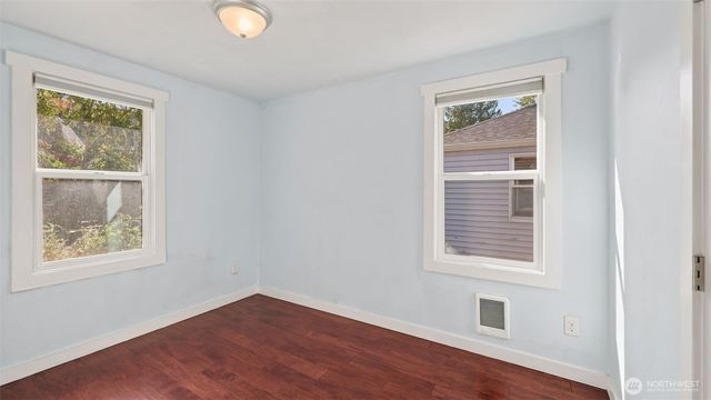 470 Grandey Way NE, Renton, WA 98056