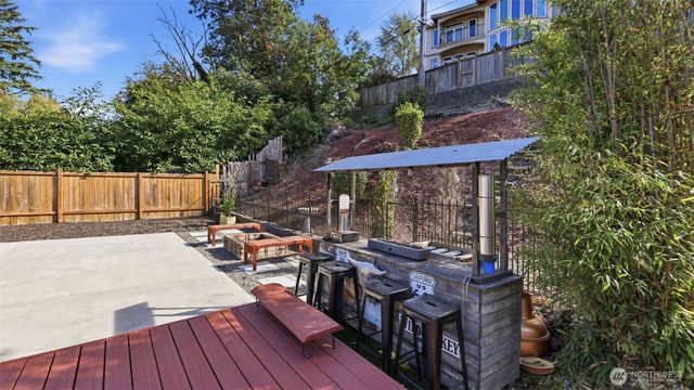 470 Grandey Way NE, Renton, WA 98056