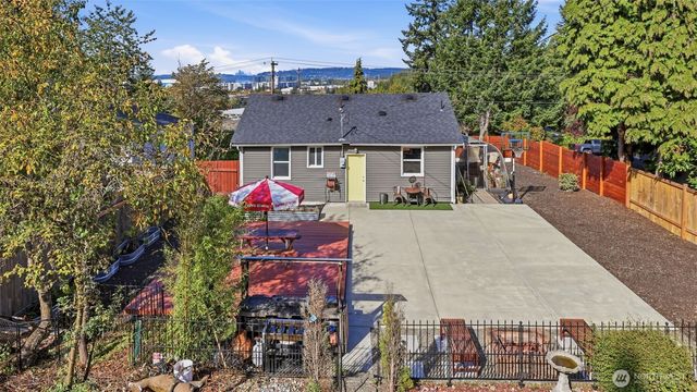 470 Grandey Way NE, Renton, WA 98056
