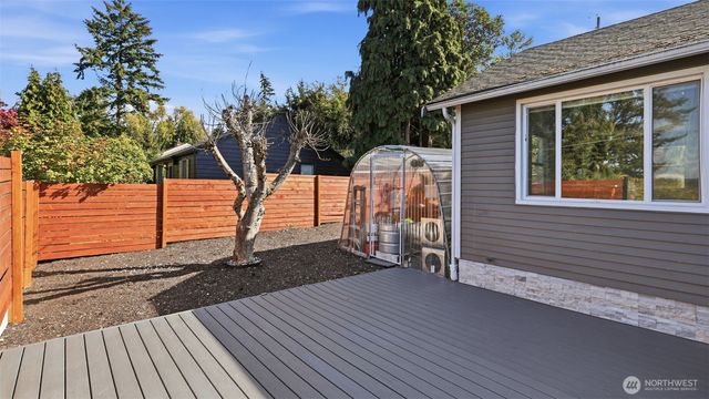 470 Grandey Way NE, Renton, WA 98056