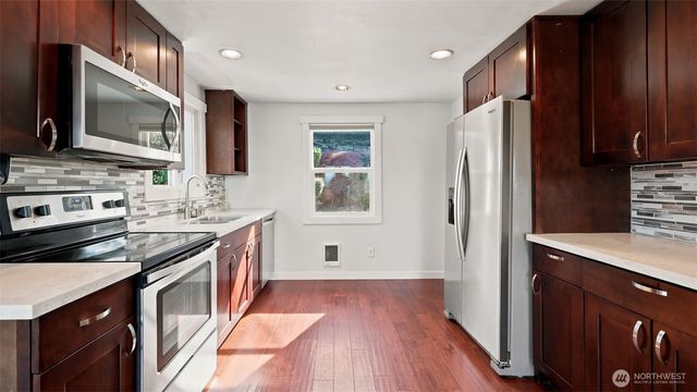 470 Grandey Way NE, Renton, WA 98056