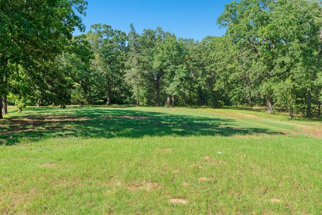 3893 FM 906, Powderly, TX 75473